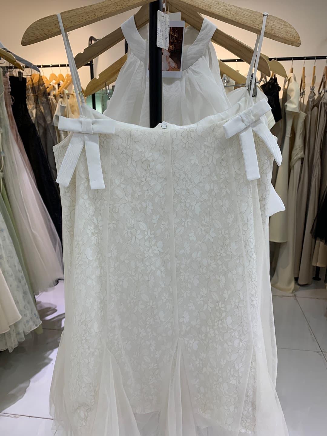 Đầm trắng 2 dây 2 nơ